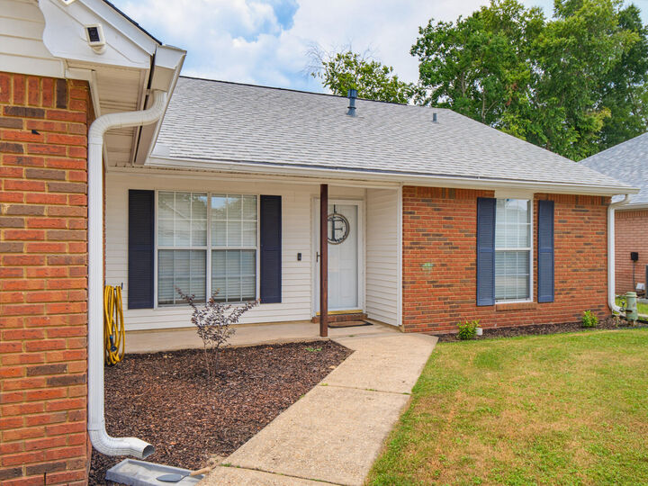 Property Photo:  1565 Meadowbrook Court  FL 32578 
