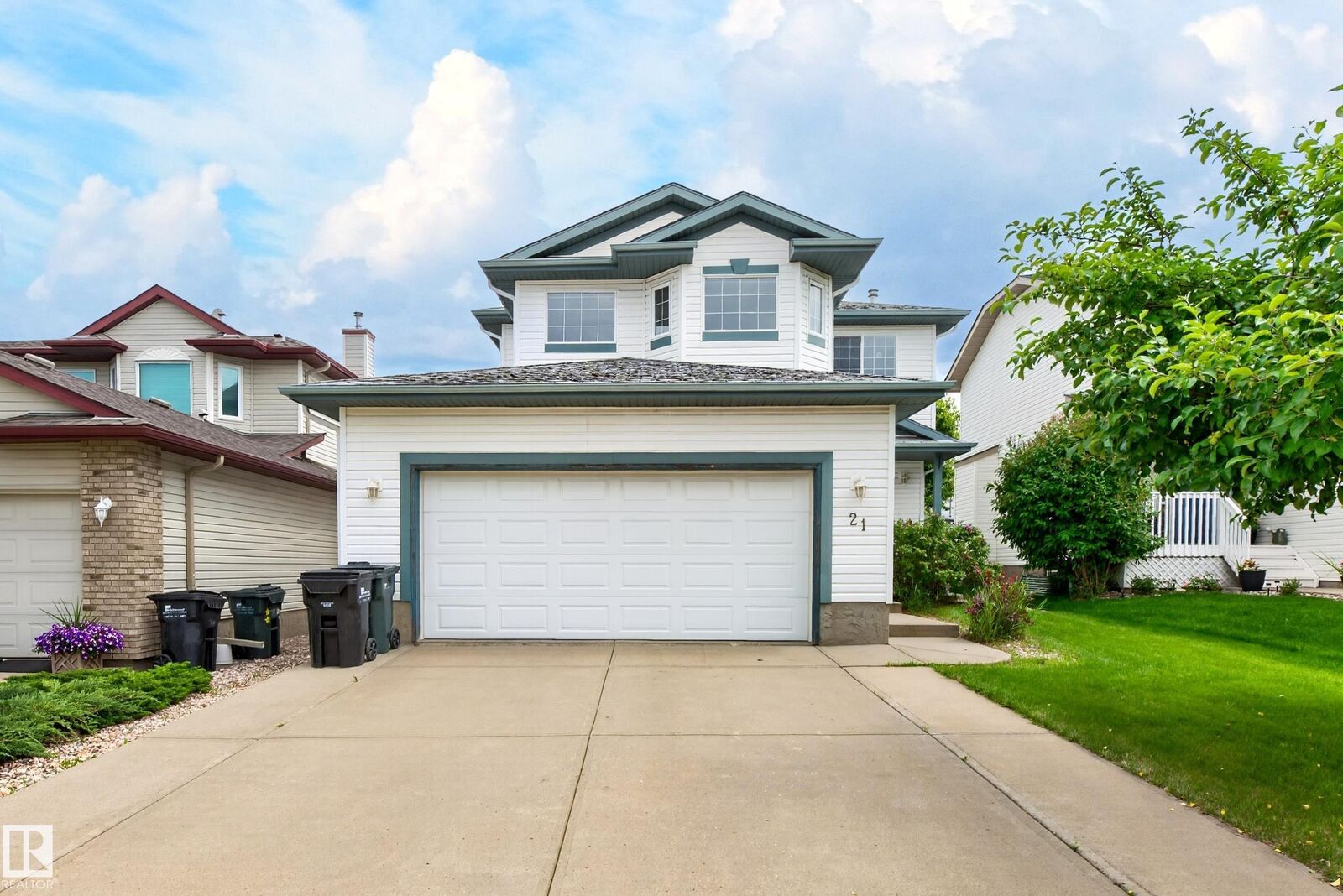 Property Photo: 21 Crocus Way AB T8H 2J9