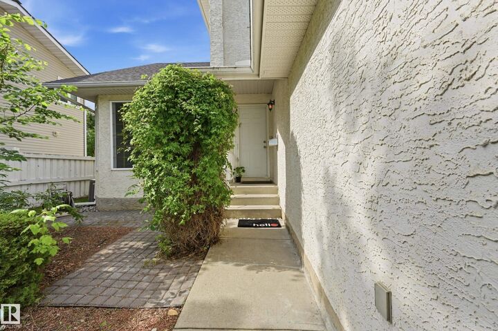 Property Photo:  5 Emerson Place  AB T8N 5X3 