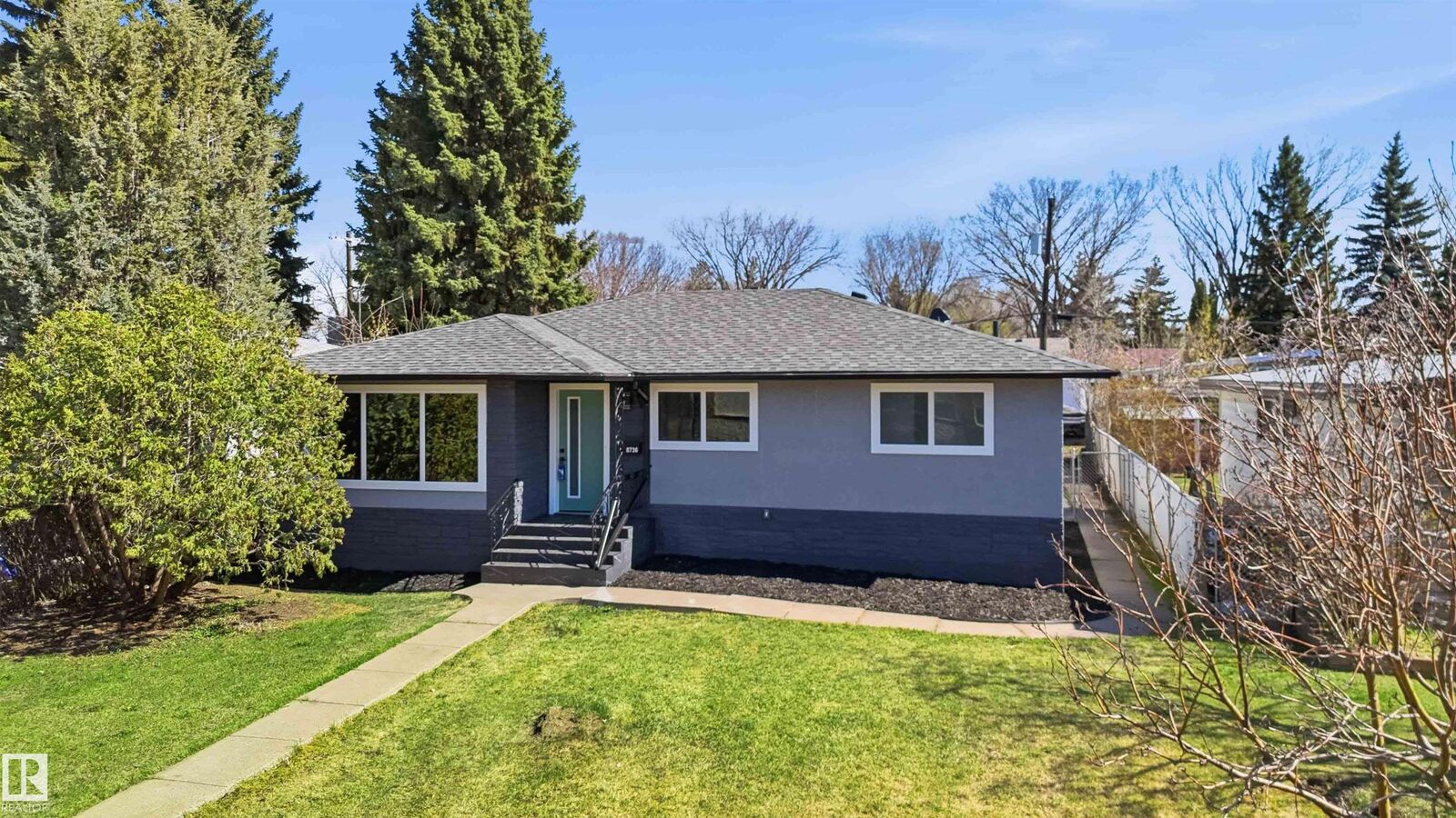 Property Photo:  8736 66 Avenue NW  AB T6E 0L3 