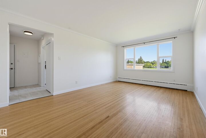 Property Photo: 7307 118 Street NW 7 AB T5G 1S5