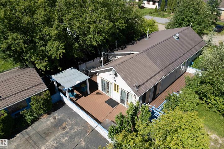5219 49 Avenue — photo 1