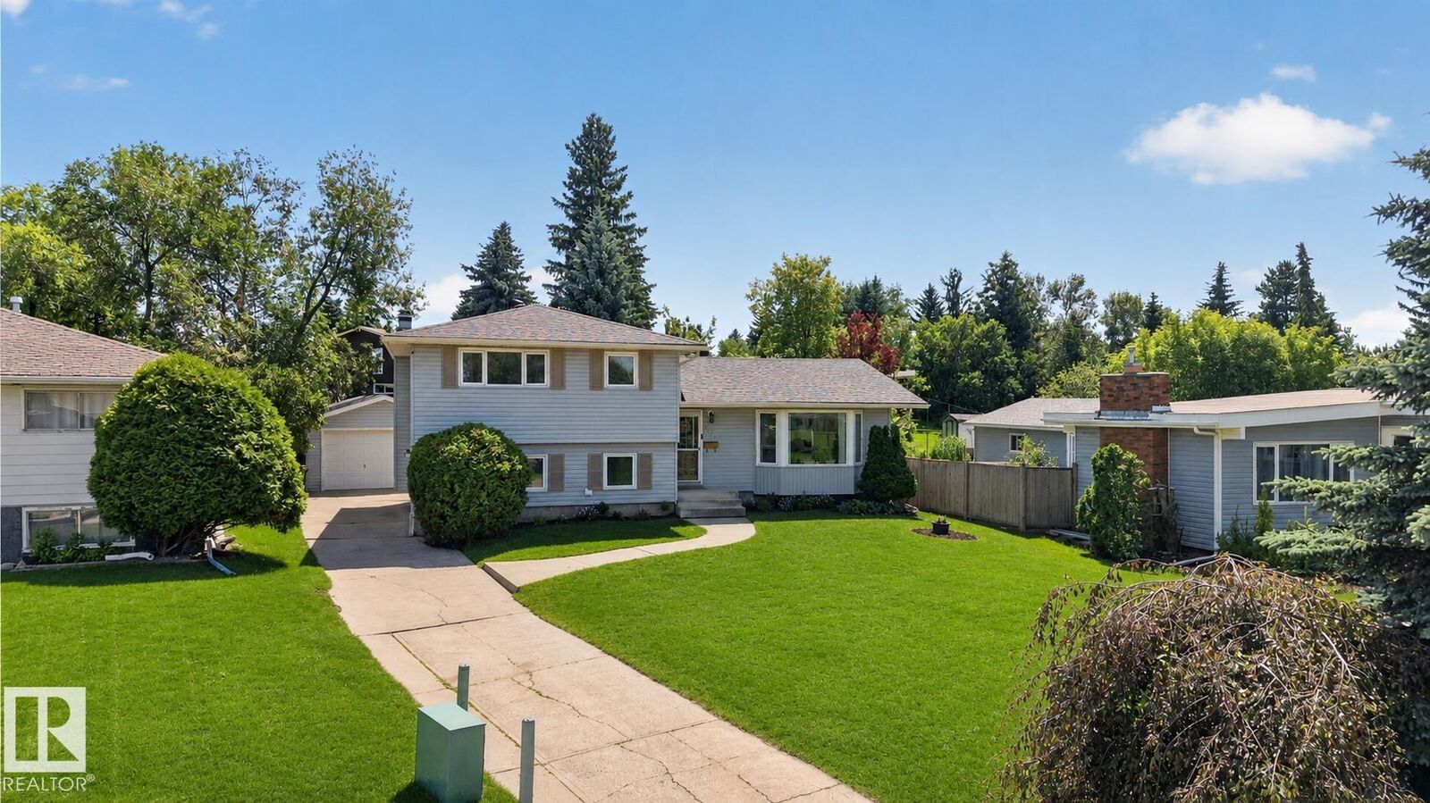 Property Photo:  224 Gainsboro Court  AB T8A 2J3 