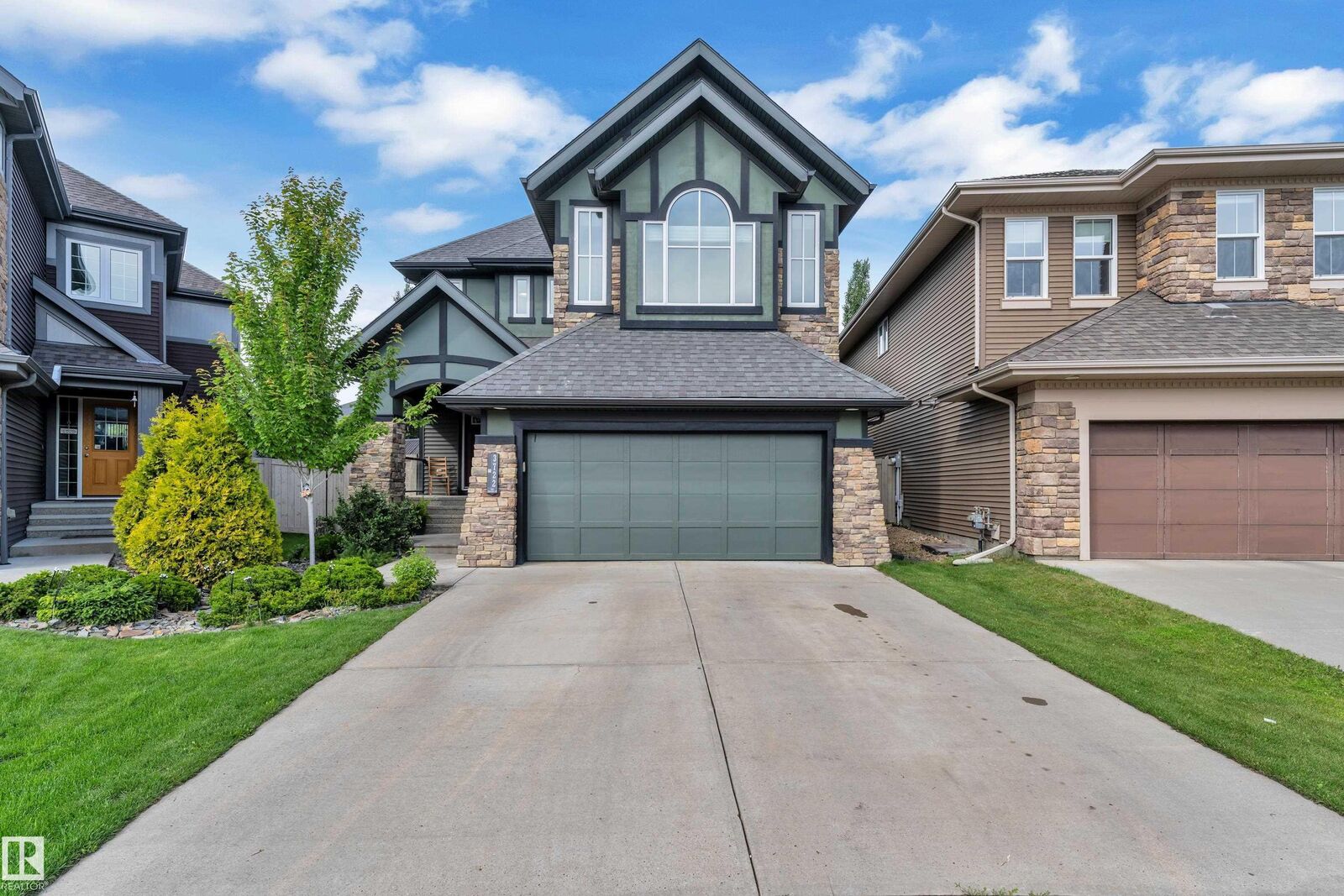 Property Photo:  3722 Kidd Crescent SW  AB T6W 2R1 