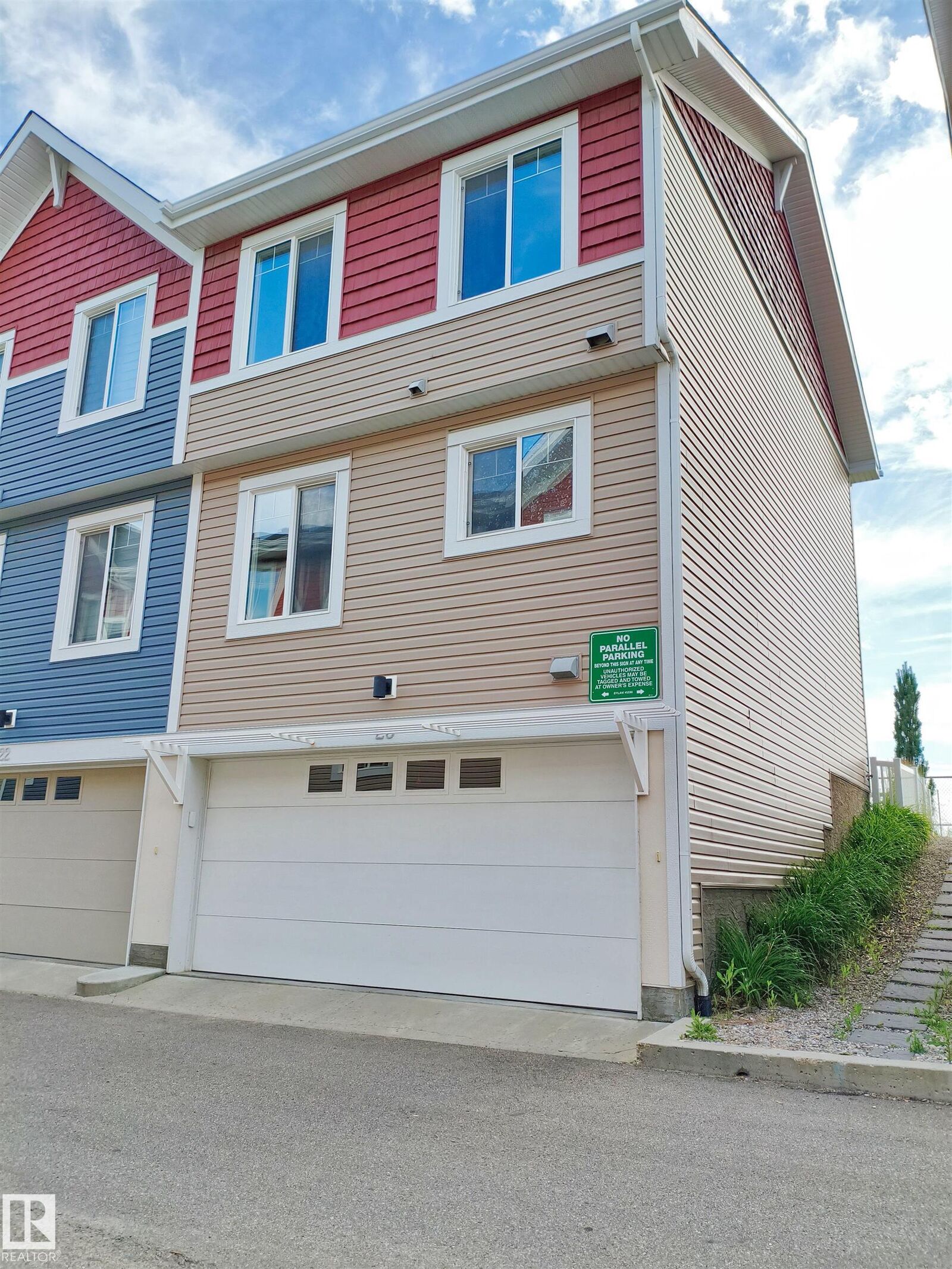 Property Photo: 1508 105 Street NW 23 AB T6J 5R8