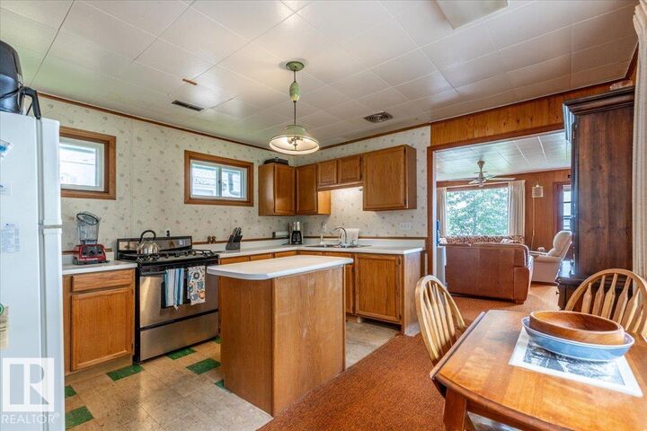Property Photo: 59 Beach Ave AB T0C 2C0