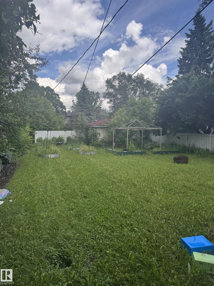 Property Photo:  7748 83 Avenue NW  AB T6C 1A4 