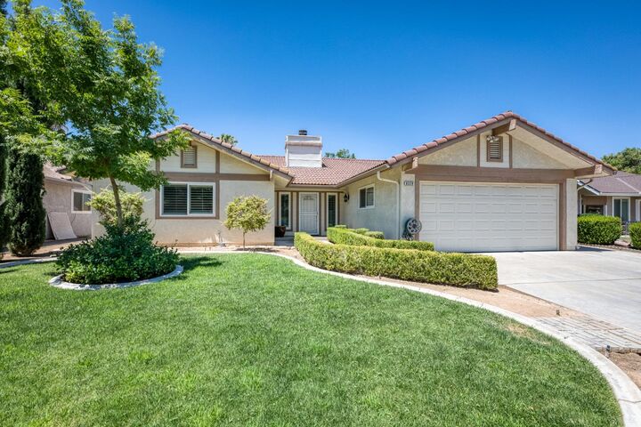 Property Photo: 6329 N Gilroy Avenue CA 93722