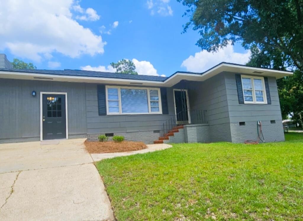 Property Photo:  1808 18th Avenue  AL 36857 