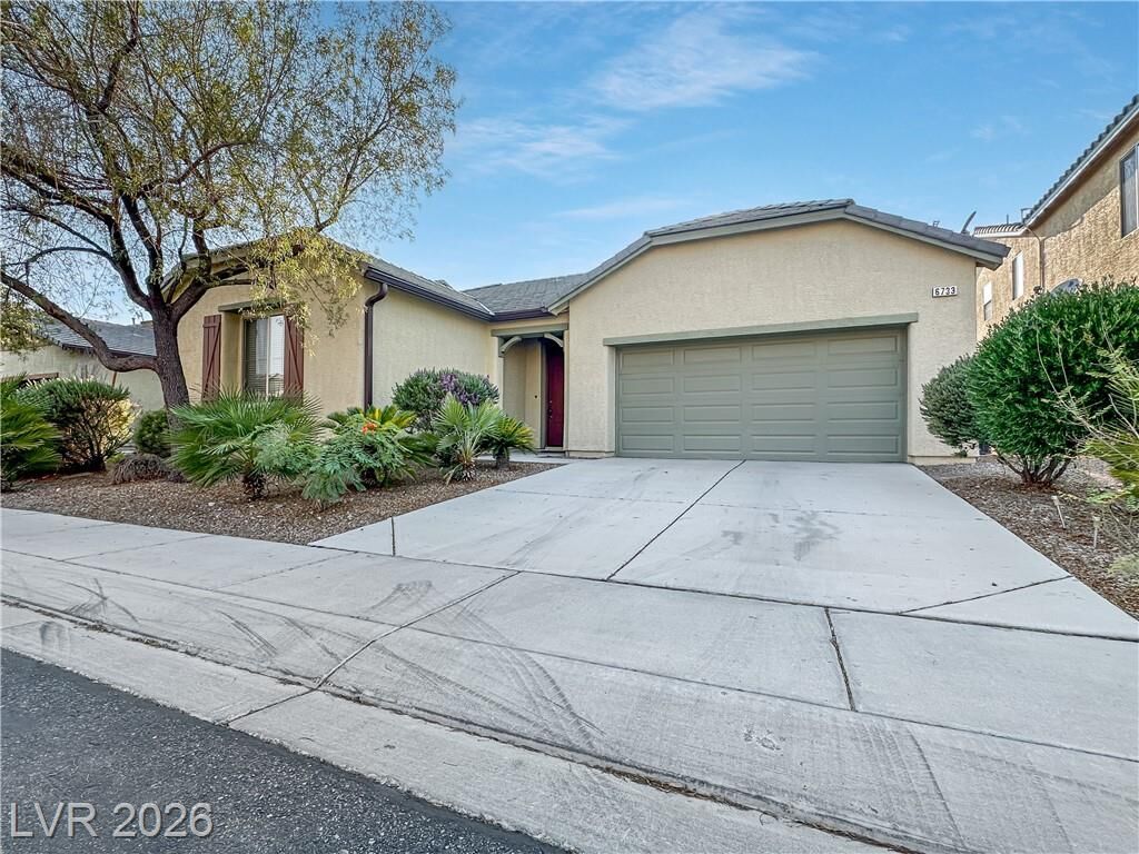 Property Photo:  