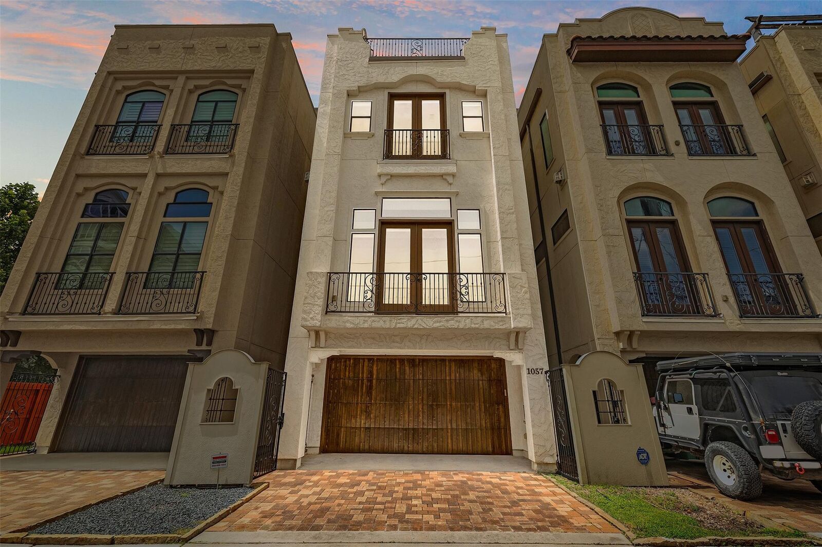 Property Photo: 1057 W 24th Street TX 77008
