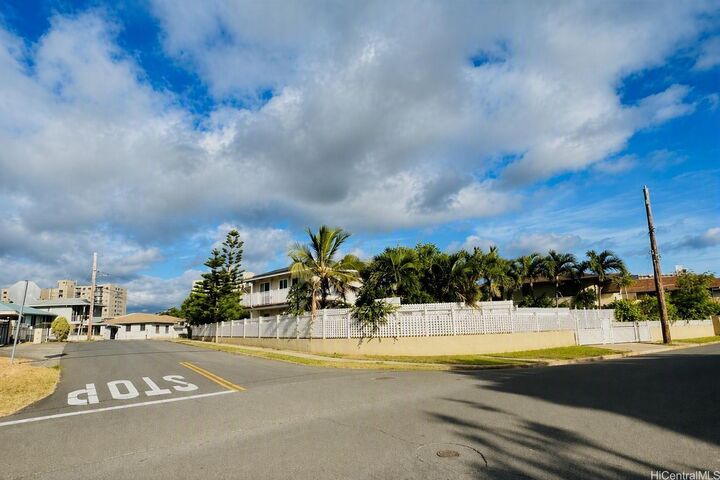 Property Photo:  94-1035 Kahuailani Street  HI 96797 