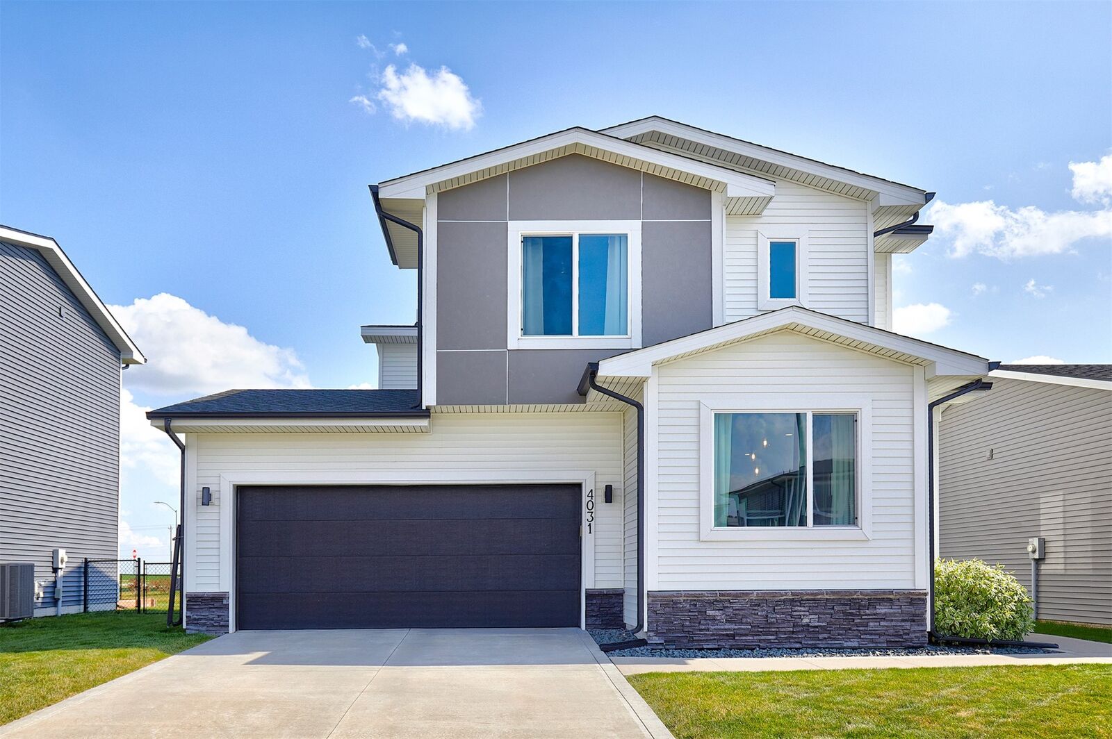 Property Photo: 4031 NE 3rd Street IA 50021