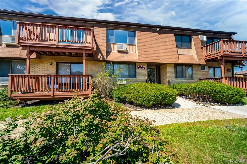 Property Photo:  106 Richard Court  NY 10970 