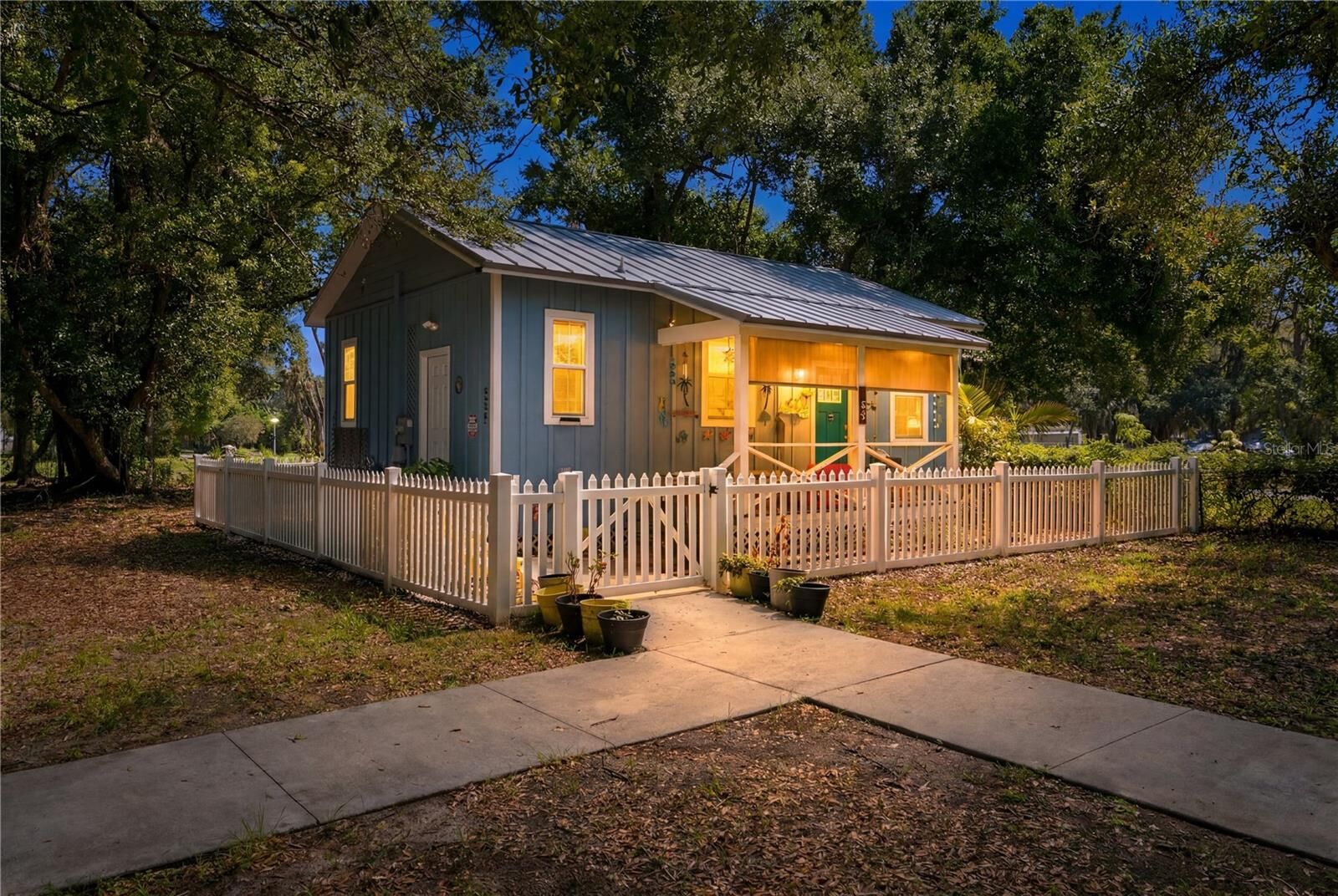 Property Photo:  559 18th Street E  FL 34208 