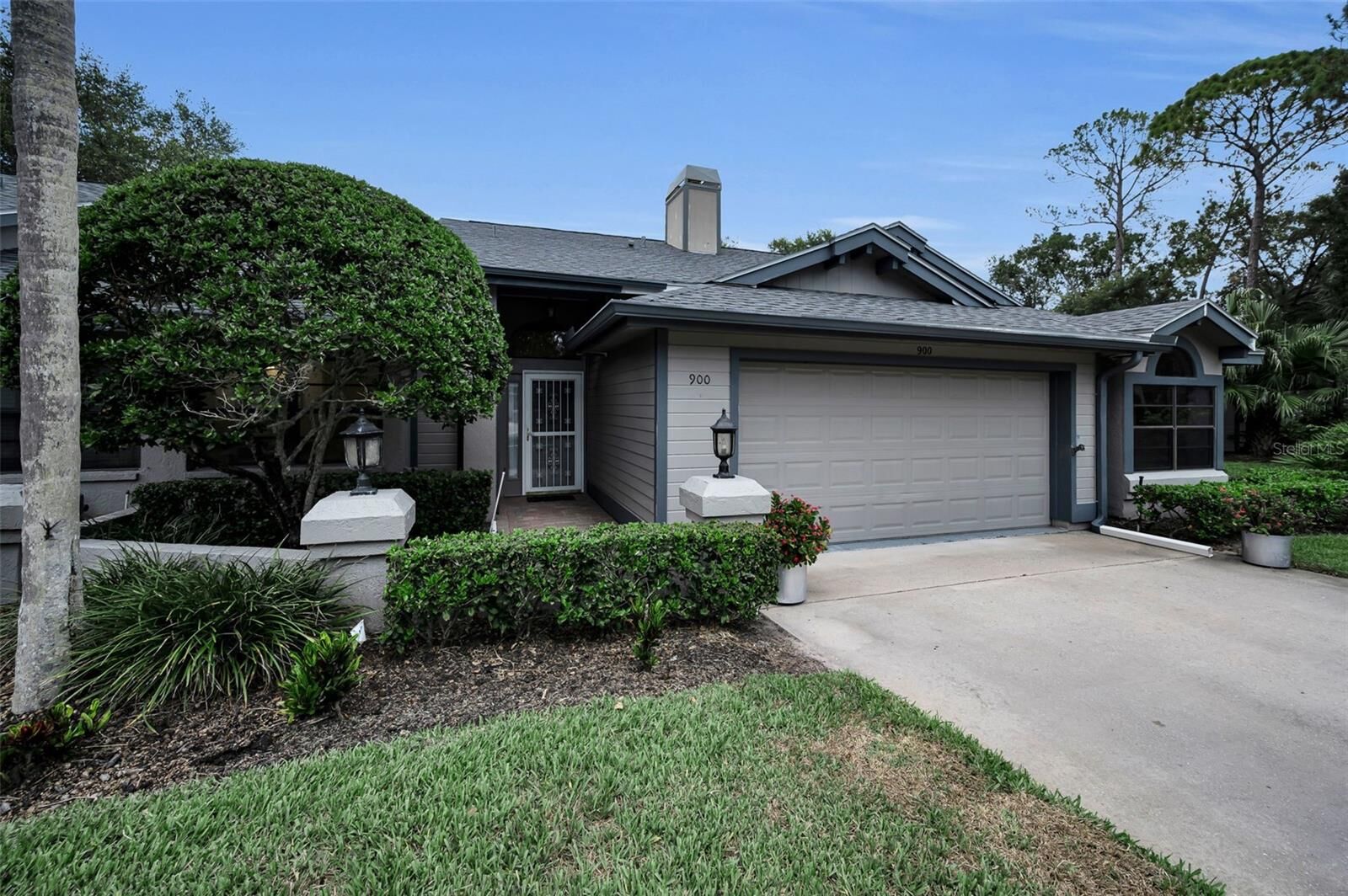 Property Photo: 900 Lucas Lane FL 34677