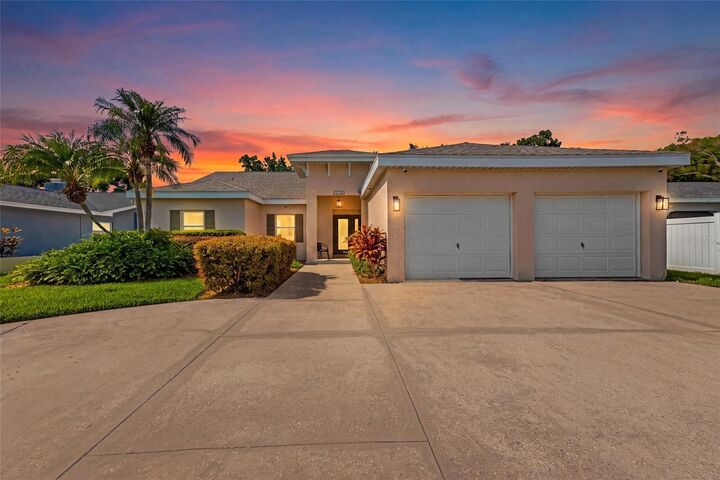Property Photo:  2708 W Osborne Avenue  FL 33614 