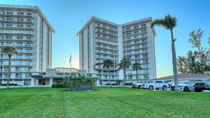 Property Photo:  2301 Gulf Of Mexico Drive 44N  FL 34228 