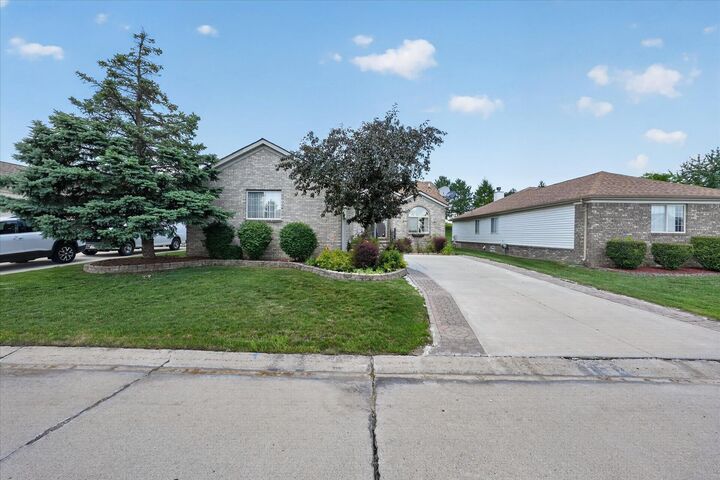 Property Photo: 3527 New Boston Drive MI 48314