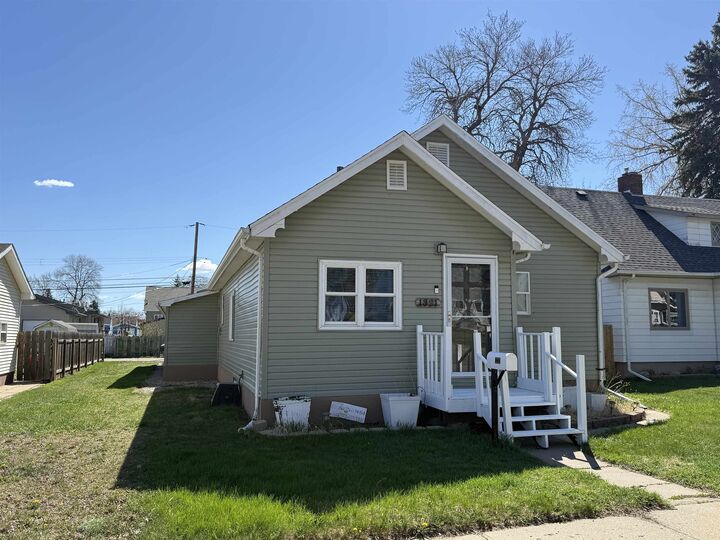 Property Photo:  1321 S Main St  ND 58701 