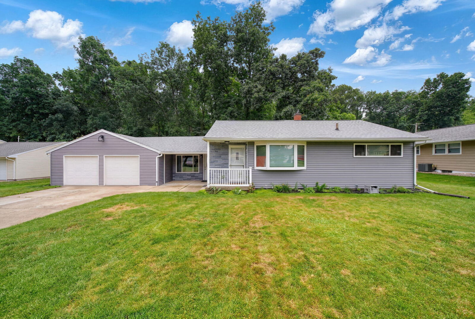 Property Photo:  1511 Strathmoor Lane  MI 49203 
