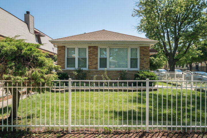 Property Photo: 4301 N McVicker Avenue IL 60634