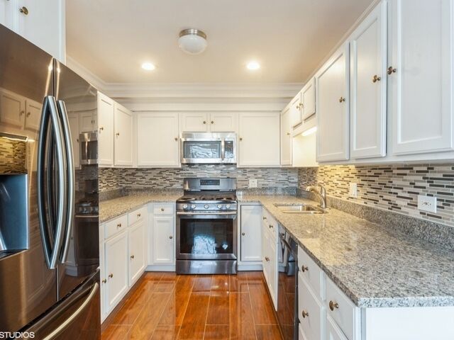 Property Photo: 700 W Dempster Street G1 IL 60056