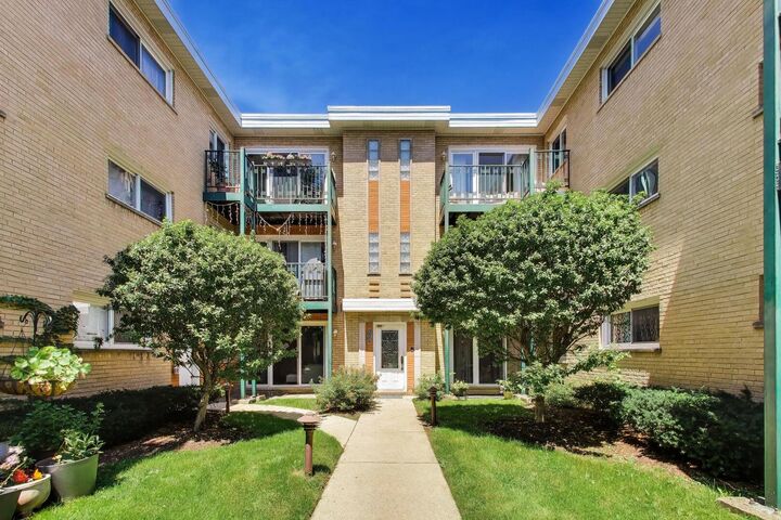 Property Photo:  717 Seward Street 3E  IL 60202 