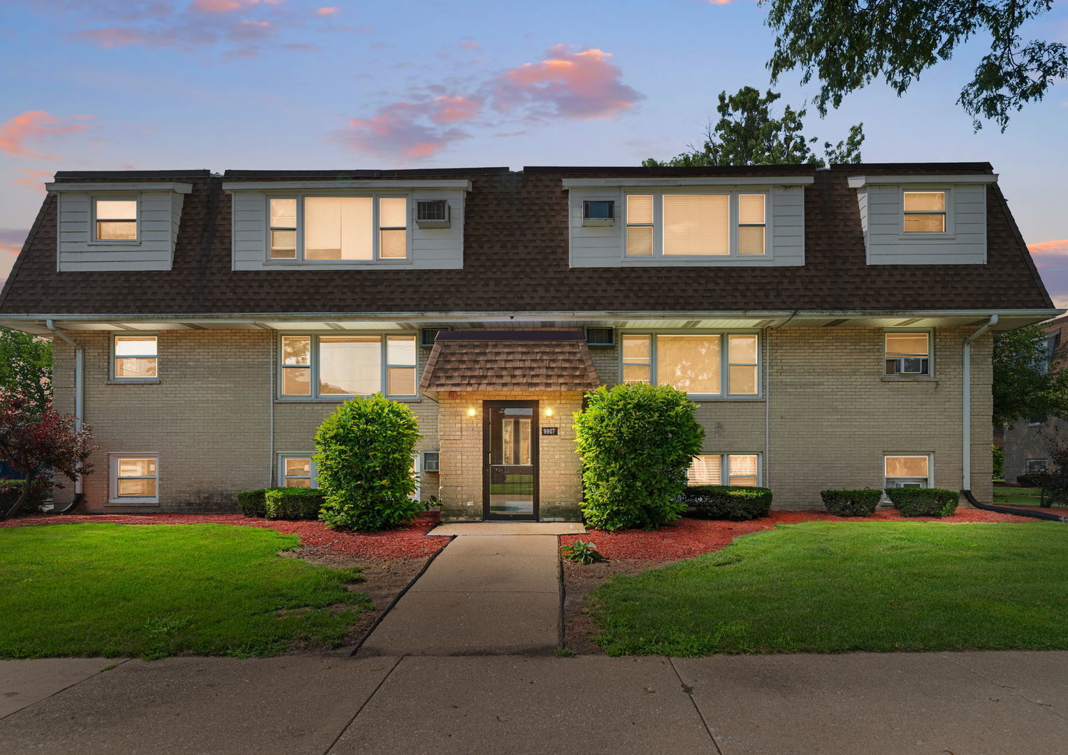 Property Photo: 9907 W 58th Street 5 IL 60525