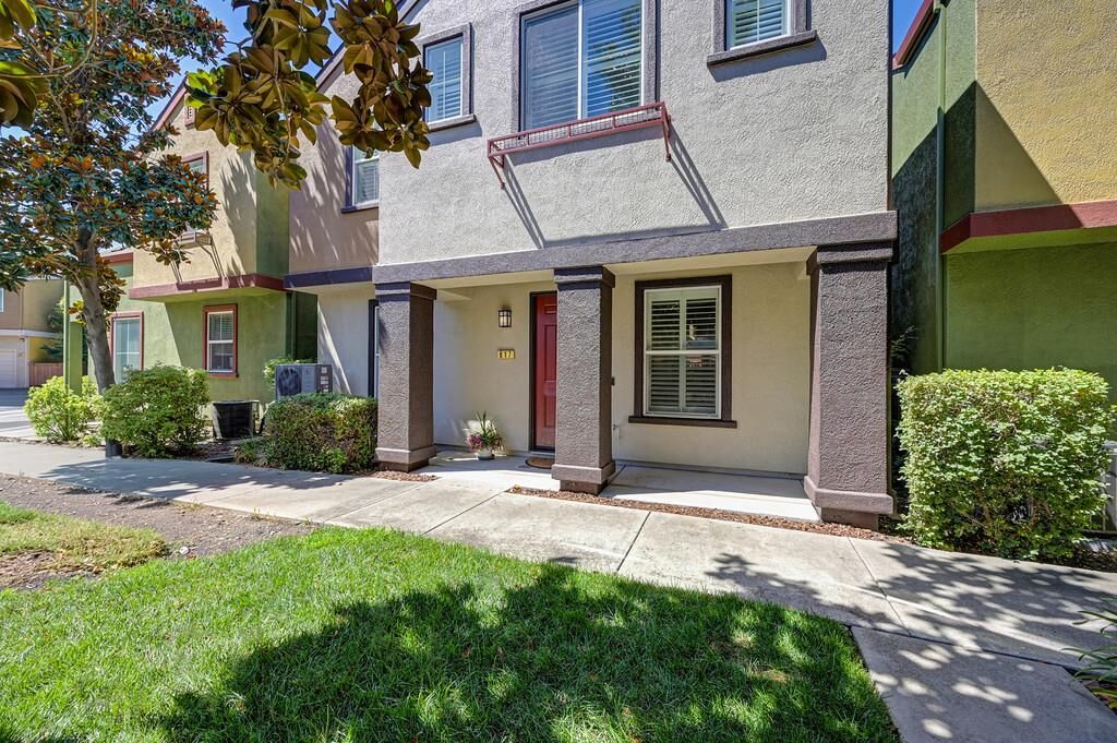 Property Photo:  817 Sinter Lane  CA 95691 