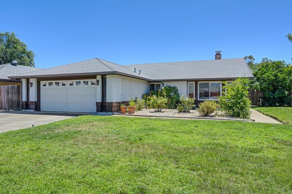 Property Photo: 5010 Buffwood Way CA 95841
