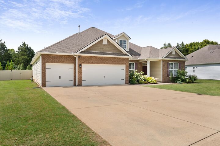 Property Photo:  1016 Webbs Retreat Ln  TN 37128 