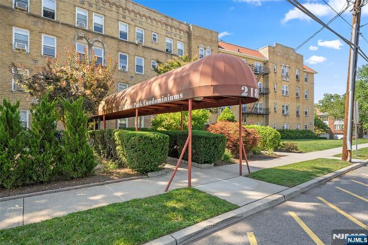 Property Photo:  218 Broad Avenue 3C  NJ 07605 
