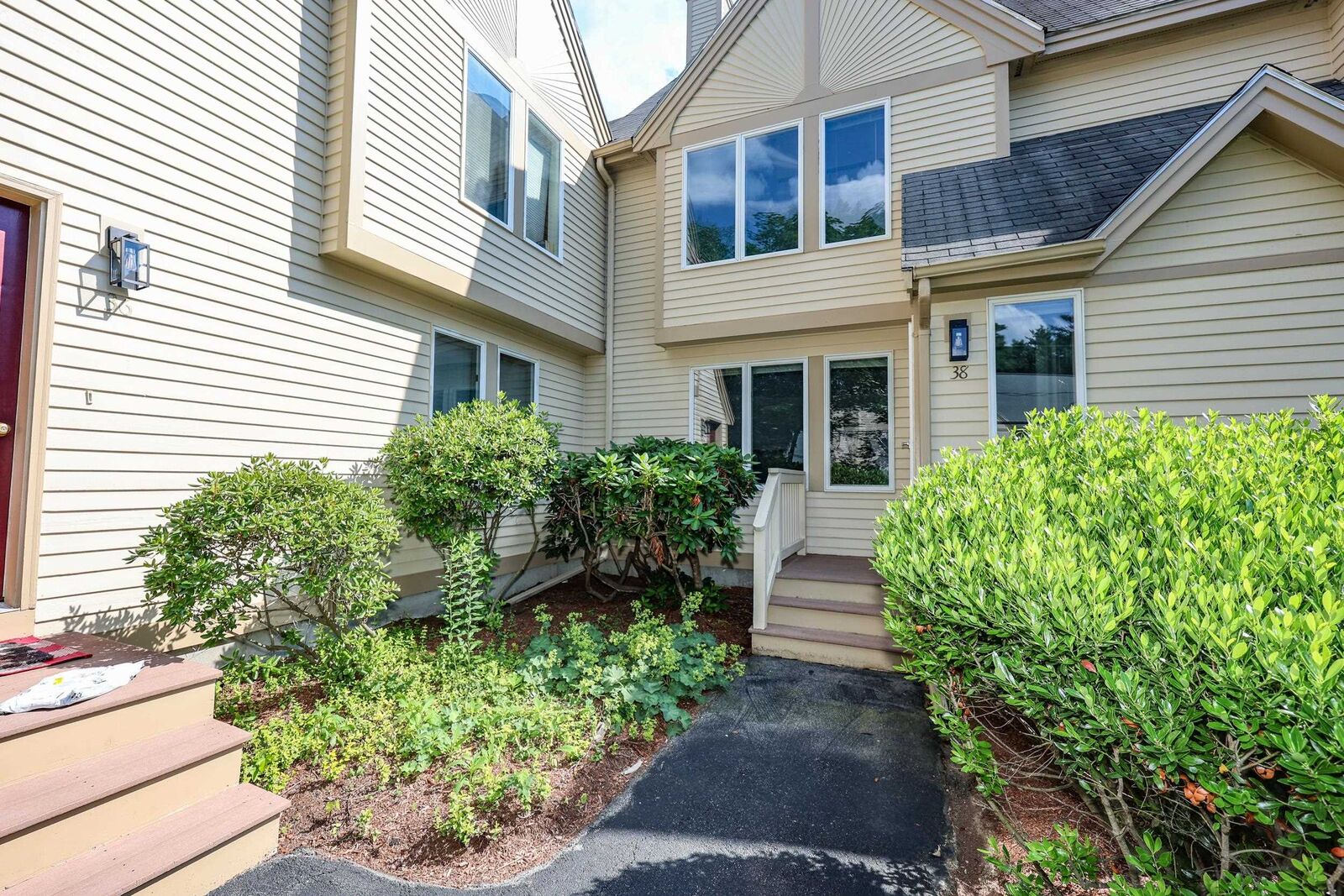 Property Photo: 38 Dorchester Way NH 03064