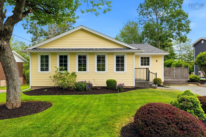 7 Oakley Avenue — photo 1