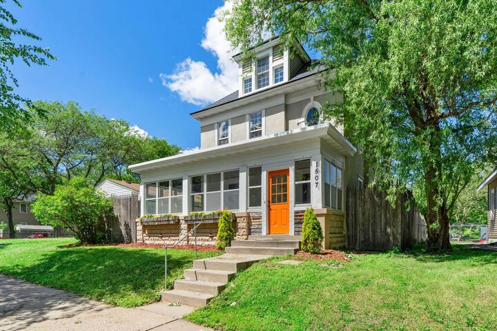 Property Photo: 1507 Girard Avenue N MN 55411