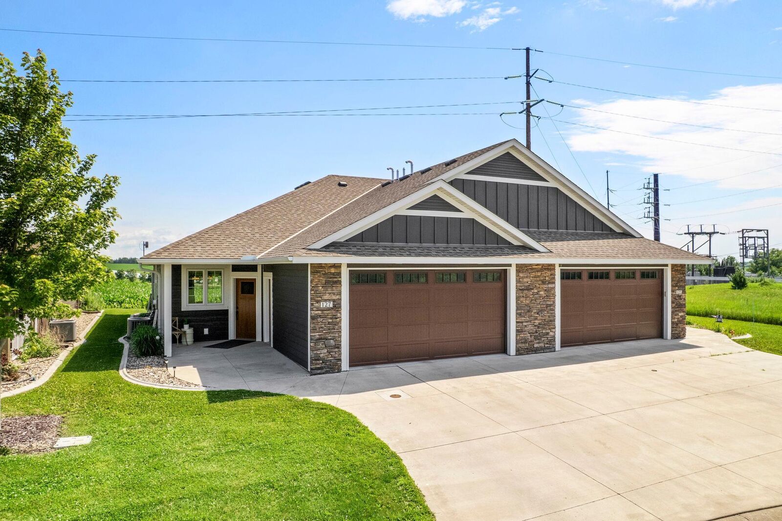 Property Photo:  127 Highland Circle  MN 55325 