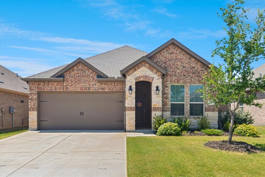 Property Photo:  10330 Quail Pointe Road  TX 76227 