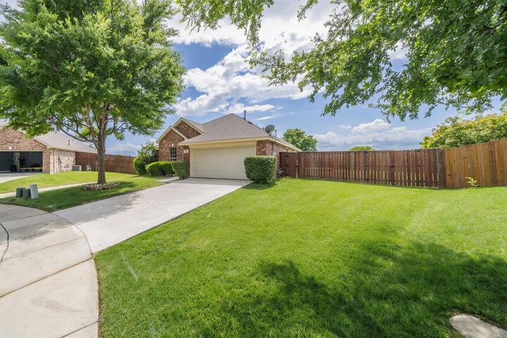 Property Photo: 100 Mustang Court TX 75009
