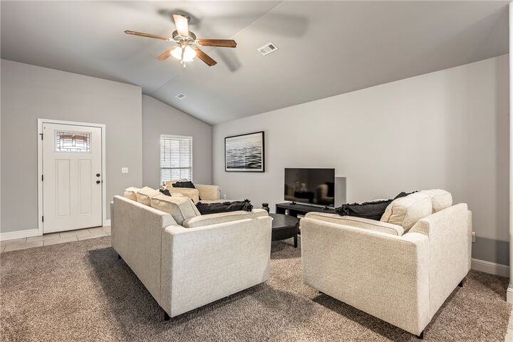 Property Photo: 5904 NW Meade Street AR 72713