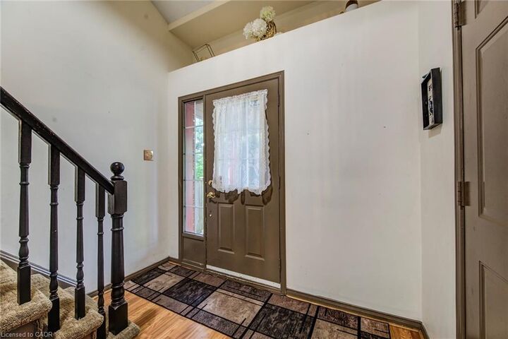 Property Photo:  562 Erinbrook Drive  ON N2E 3M8 