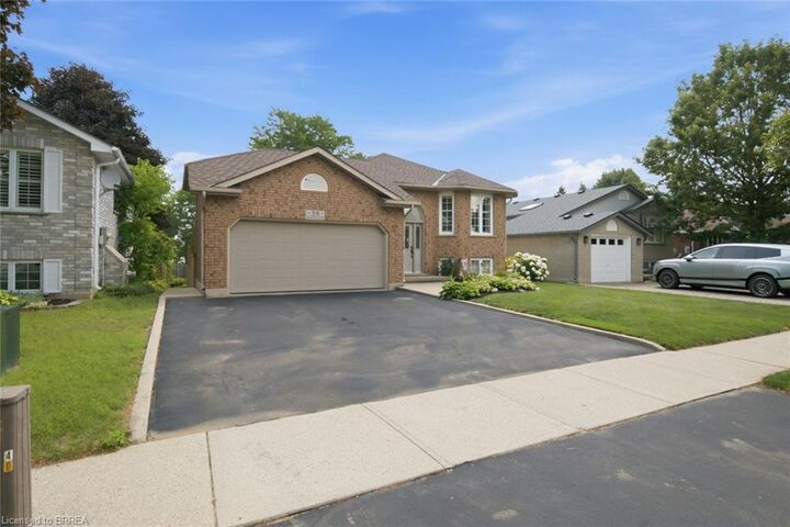 Property Photo: 38 Olivetree Road ON N3R 7X2