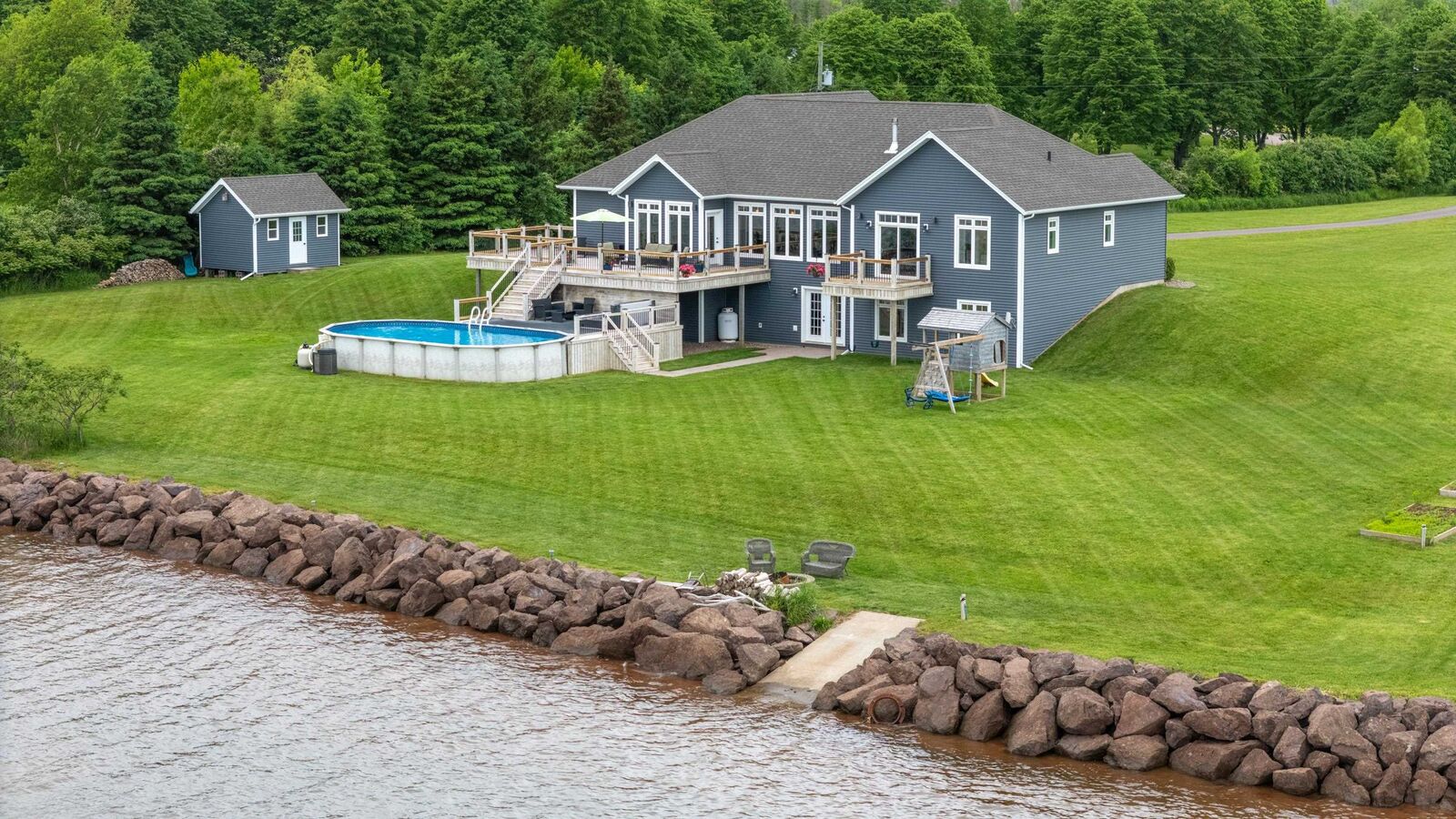 Property Photo:  604 City View Drive  PE C1B 0V8 