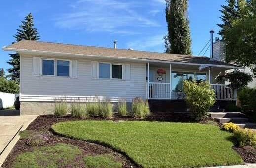 Property Photo: 134 Wiltshire Boulevard AB T4N 6B6