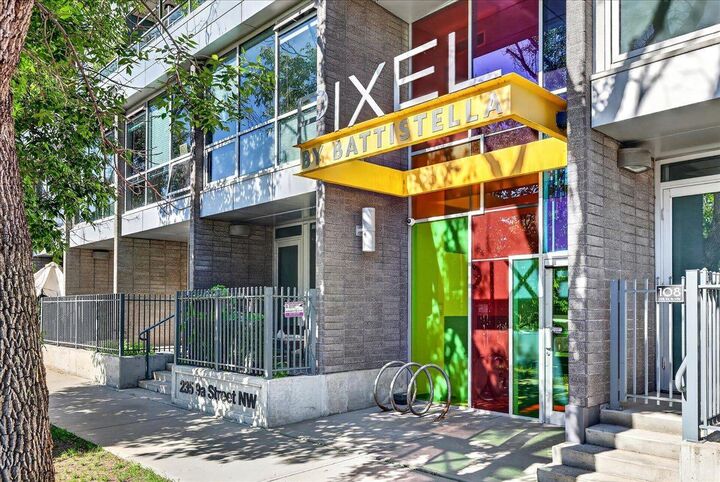 Property Photo: 235 9A Street NW 809 AB T2N 4H7