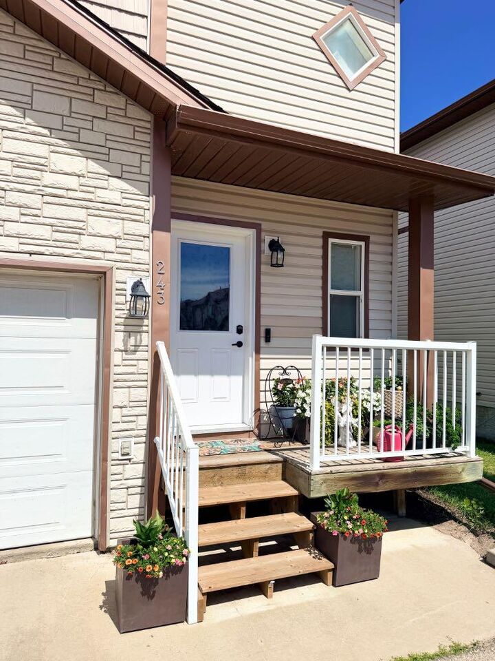 Property Photo:  10150 121 Avenue 243  AB T8V 8H2 
