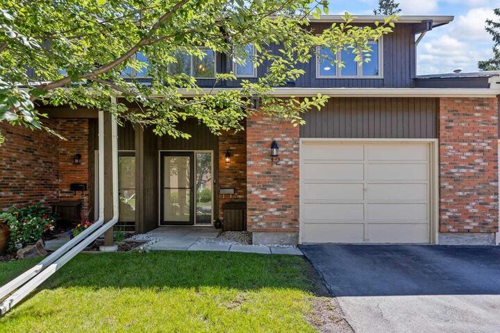 Property Photo: 10001 Brookpark Boulevard SW 12 AB T2W 3E3