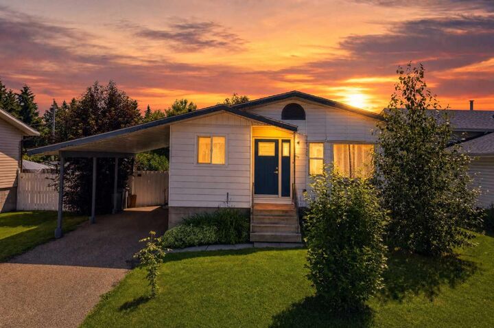 Property Photo: 5017 61 Avenue Close AB T4J 1E7