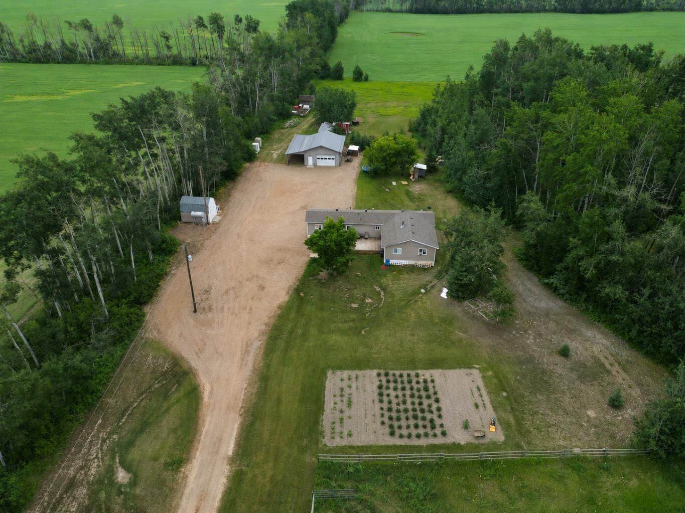 Property Photo:  107139 Rge Rd 124  AB T0H 2H0 