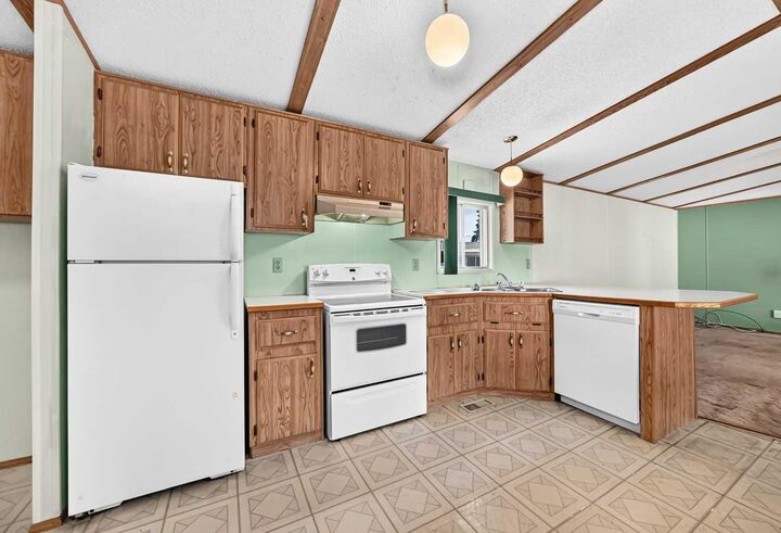Property Photo: 3218 Burroughs Manor NE AB T1Y 6K2